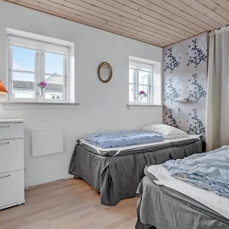 Two-bedroom 0 03 * Stege