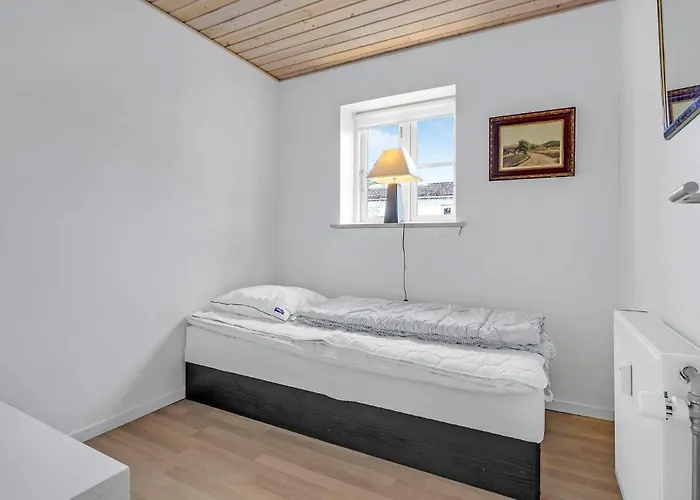 Two-bedroom 0 03 * Stege