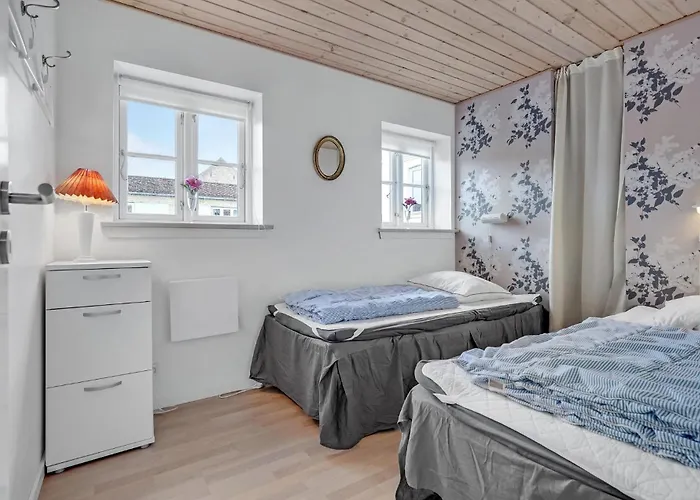 Two-bedroom 0 03 * Stege